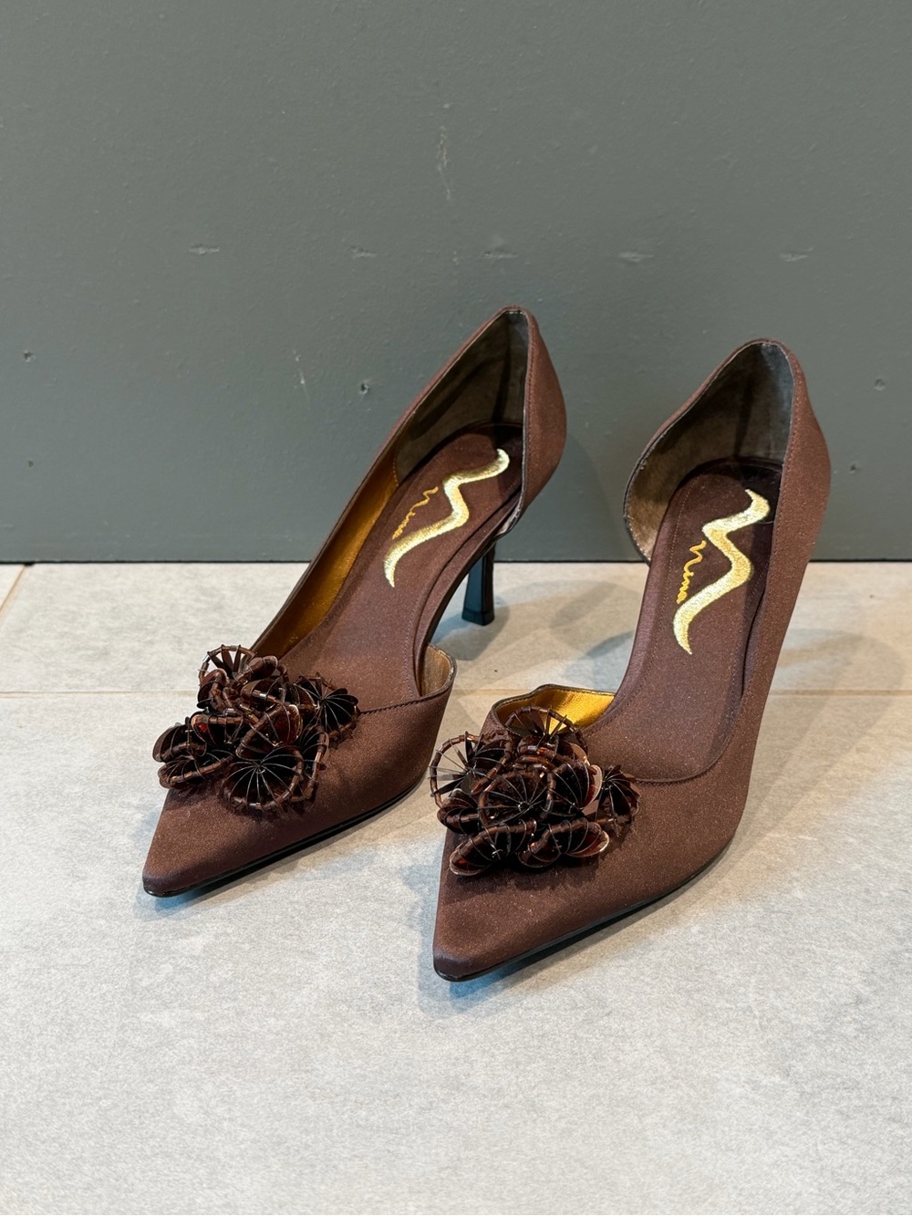 Nina Brown Satin Pointed-Toe Floral Beaded Women's Pumps 7.5 NWOT - Picture 17 of 17